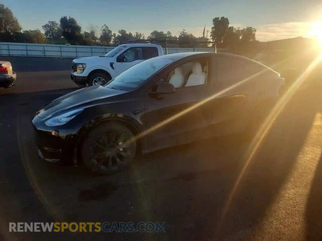 1 Photograph of a damaged car 5YJYGDEE0MF093118 TESLA MODEL Y 2021