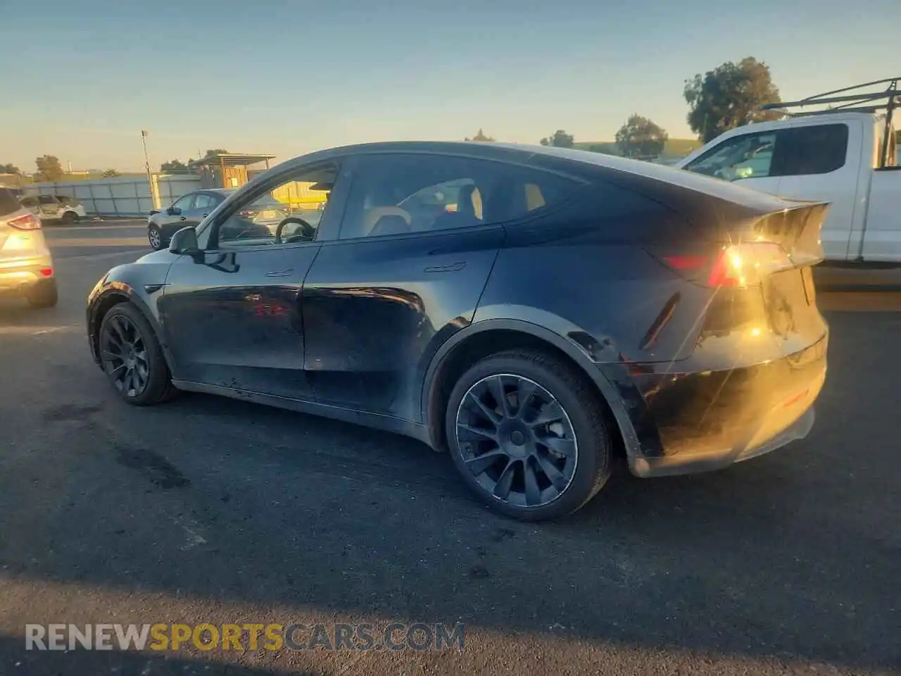 2 Photograph of a damaged car 5YJYGDEE0MF093118 TESLA MODEL Y 2021