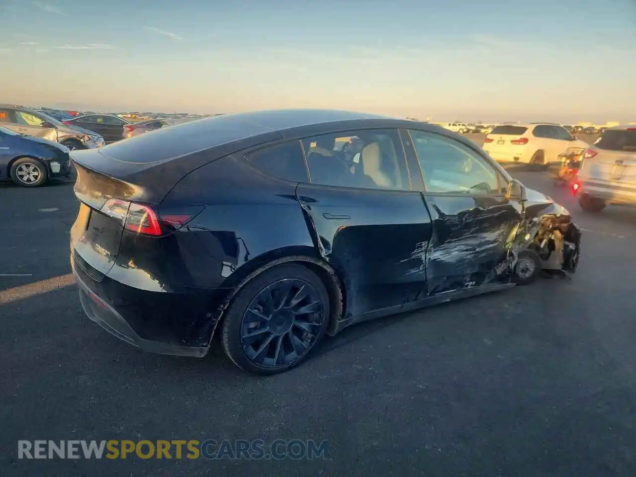 3 Photograph of a damaged car 5YJYGDEE0MF093118 TESLA MODEL Y 2021