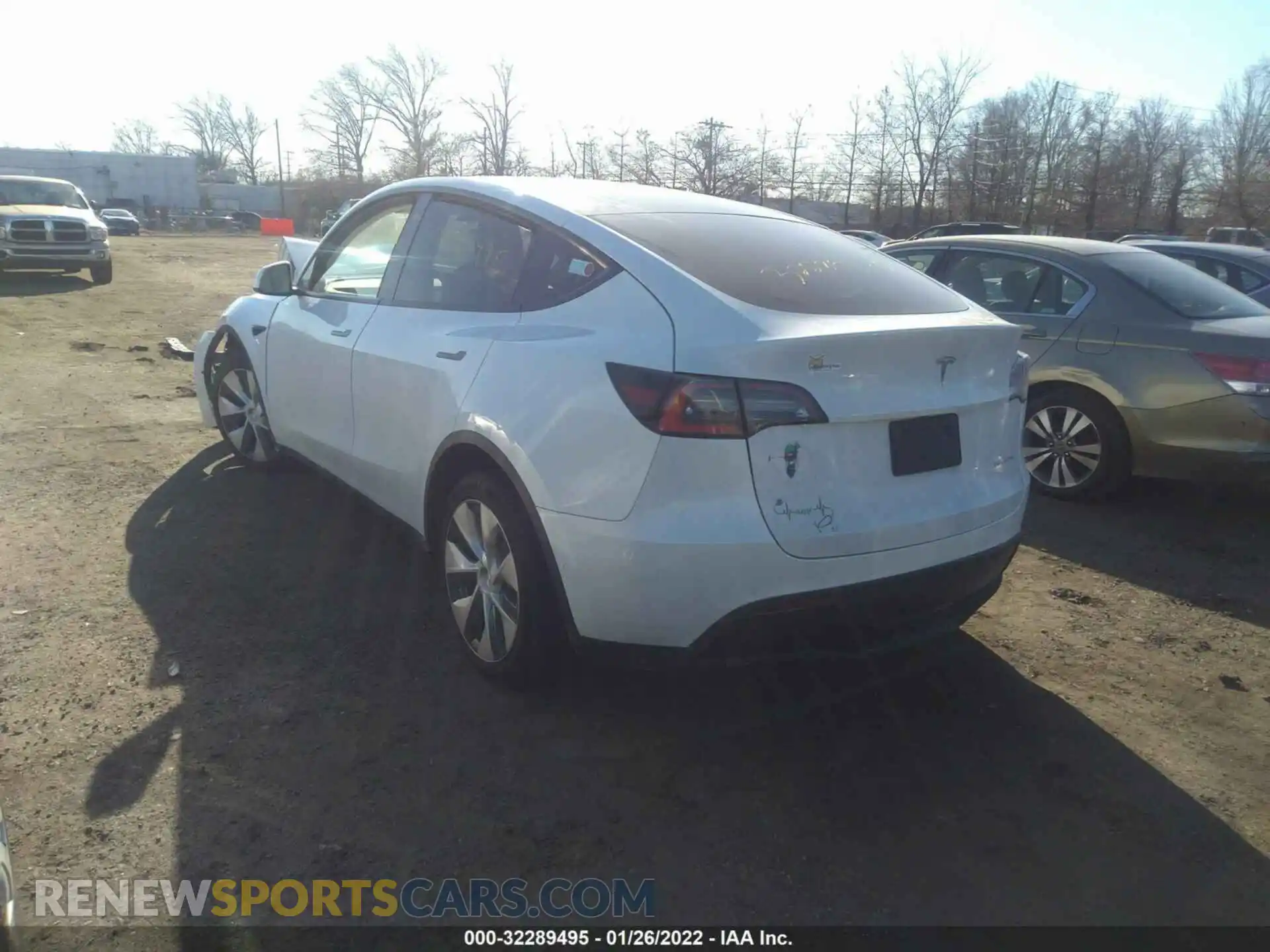 3 Photograph of a damaged car 5YJYGDEE0MF125016 TESLA MODEL Y 2021