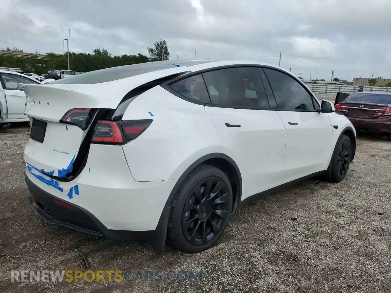 3 Photograph of a damaged car 5YJYGDEE0MF141586 TESLA MODEL Y 2021