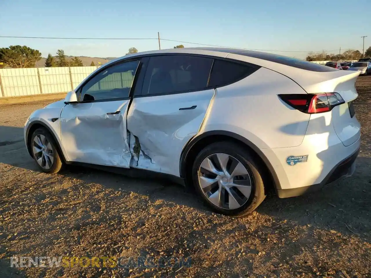 2 Photograph of a damaged car 5YJYGDEE0MF172725 TESLA MODEL Y 2021