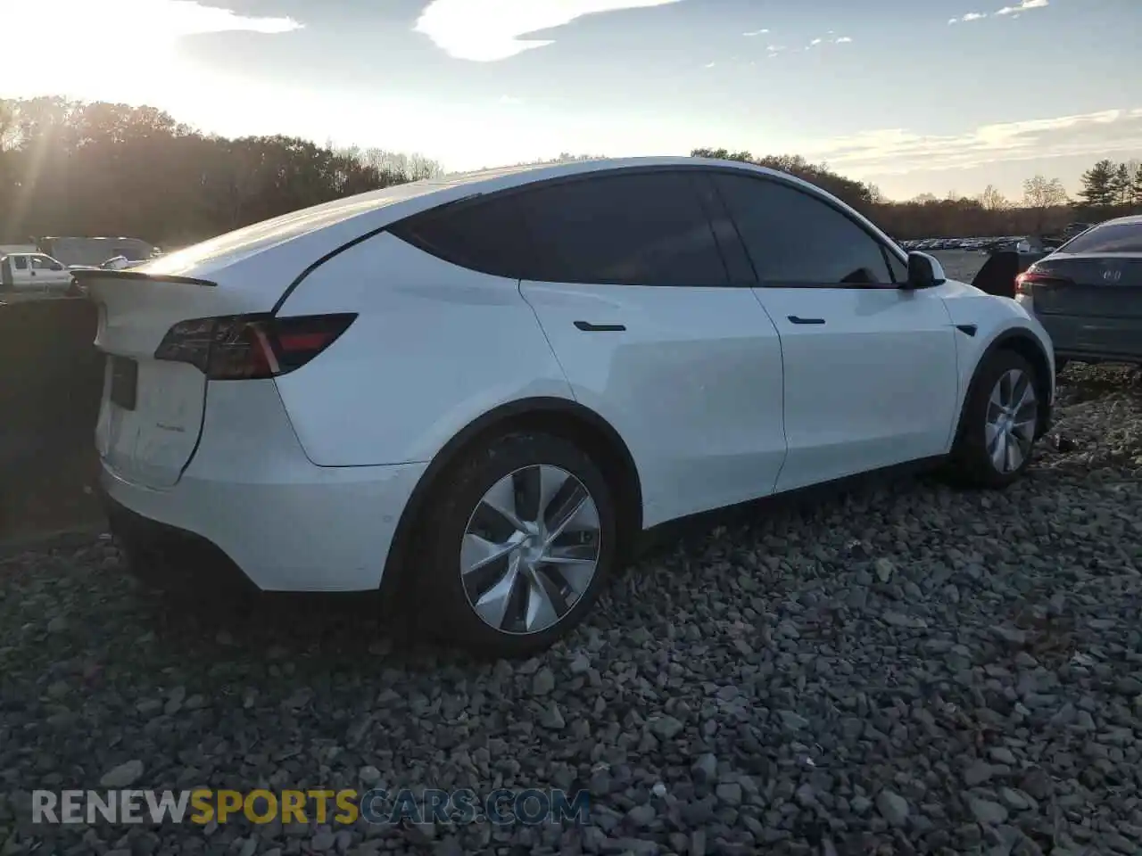 3 Photograph of a damaged car 5YJYGDEE0MF185913 TESLA MODEL Y 2021