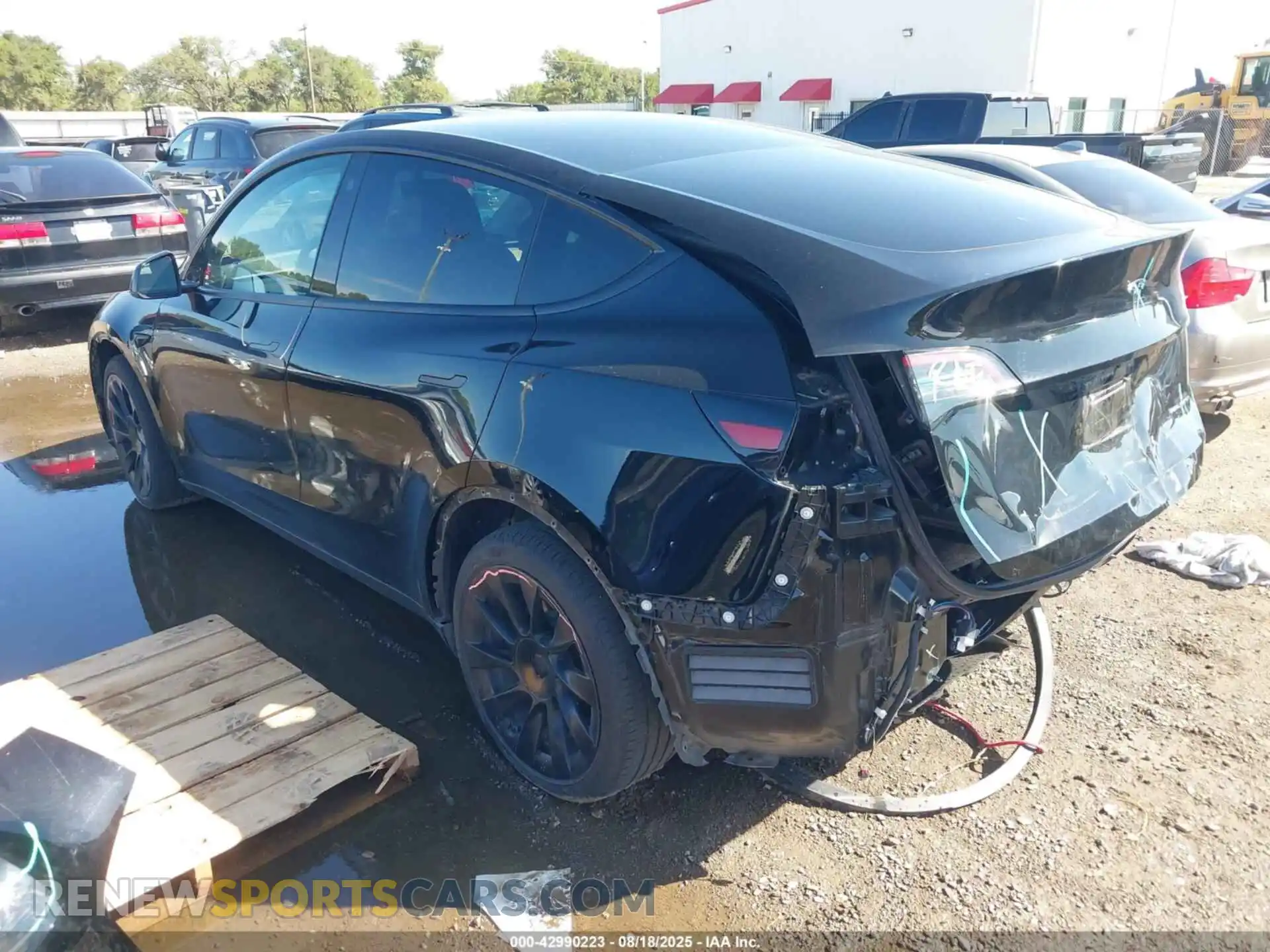 3 fotografías del automóvil dañado 5YJYGDEE0MF193851 TESLA MODEL Y 2021