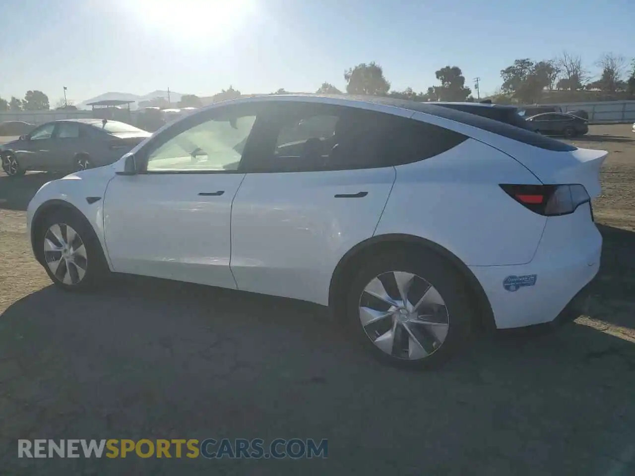 2 Photograph of a damaged car 5YJYGDEE0MF207621 TESLA MODEL Y 2021