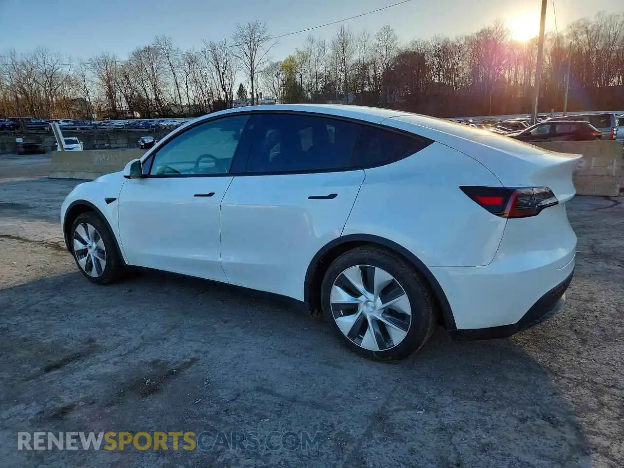 2 fotografías del automóvil dañado 5YJYGDEE0MF208770 TESLA MODEL Y 2021
