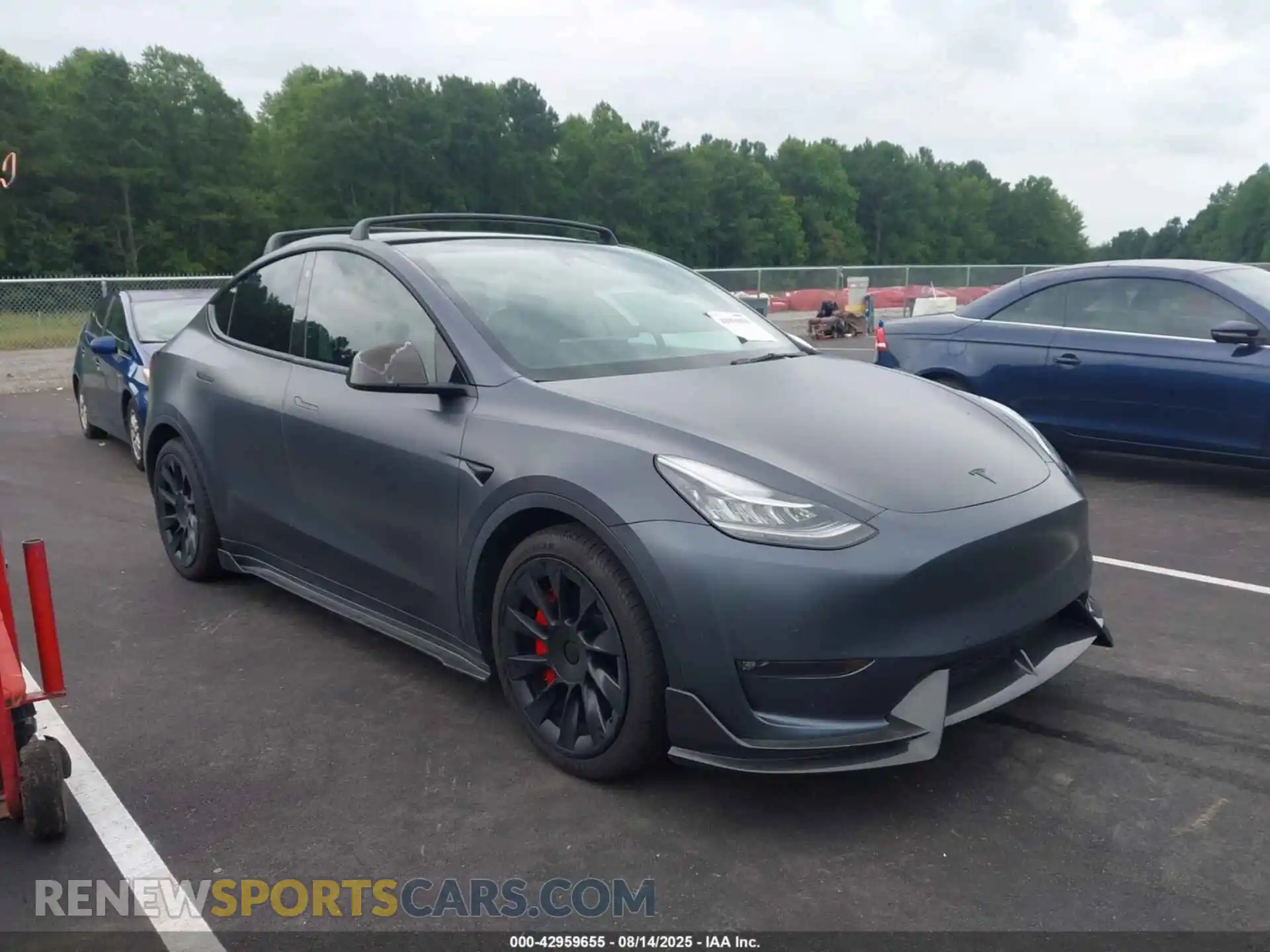 1 Photograph of a damaged car 5YJYGDEE0MF258469 TESLA MODEL Y 2021