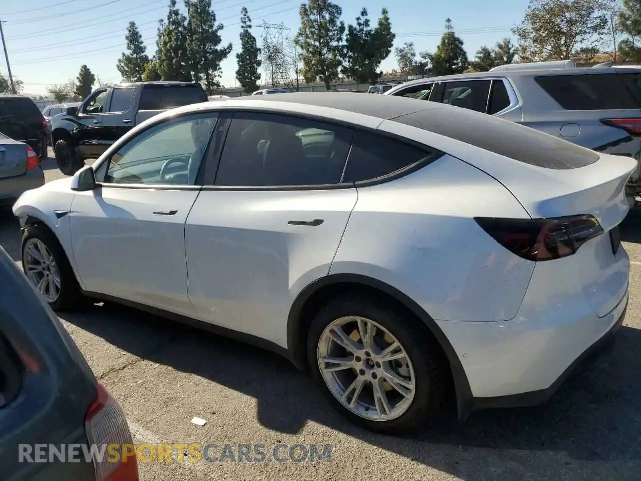 2 Photograph of a damaged car 5YJYGDEE0MF270752 TESLA MODEL Y 2021