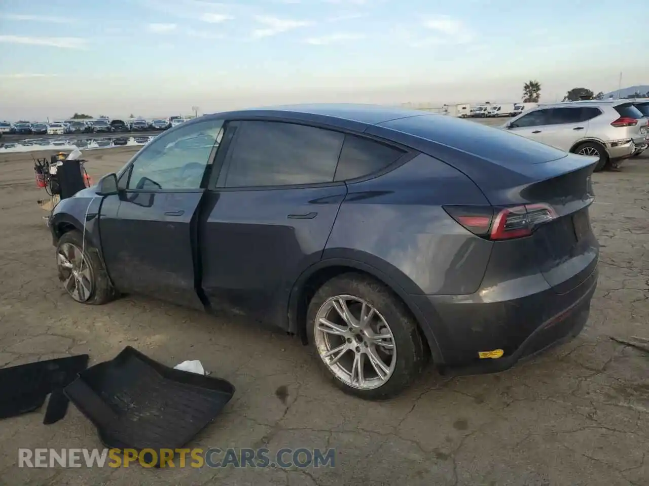 2 fotografías del automóvil dañado 5YJYGDEE0MF278706 TESLA MODEL Y 2021