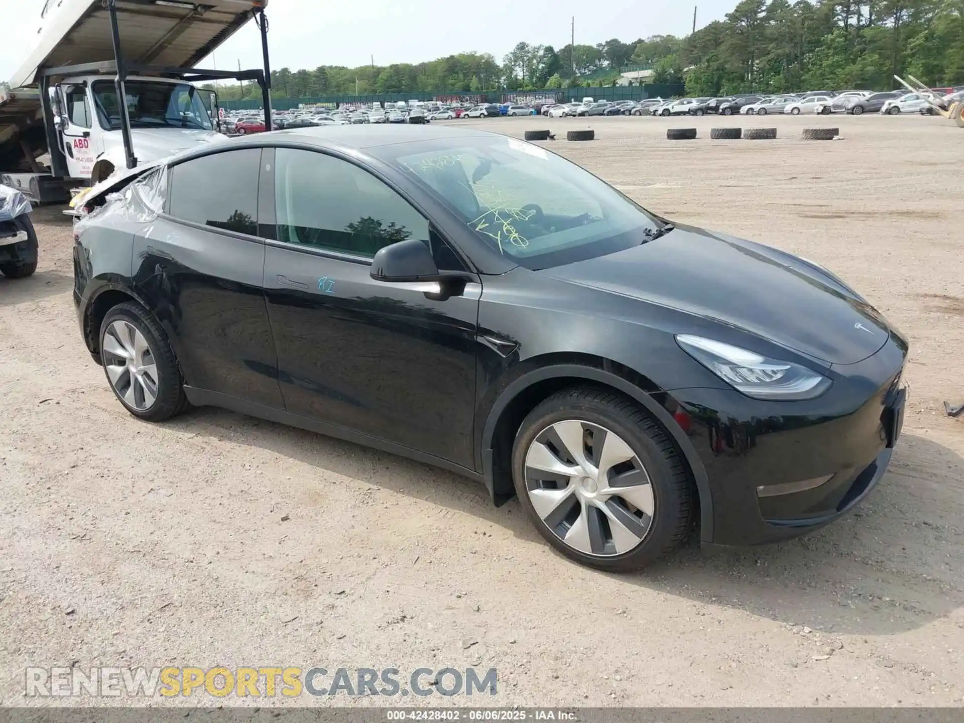 1 Photograph of a damaged car 5YJYGDEE0MF286465 TESLA MODEL Y 2021