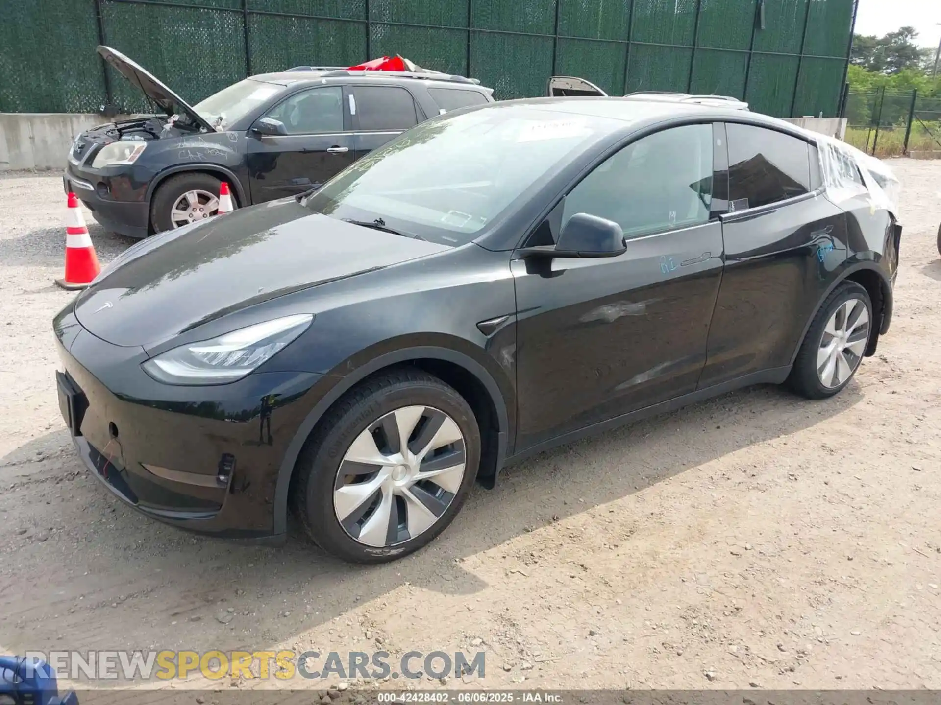 2 Photograph of a damaged car 5YJYGDEE0MF286465 TESLA MODEL Y 2021