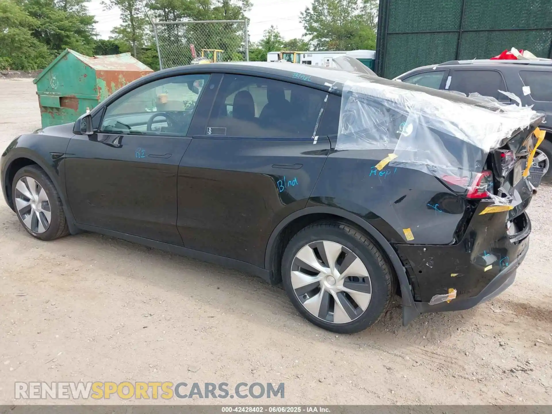 3 Photograph of a damaged car 5YJYGDEE0MF286465 TESLA MODEL Y 2021