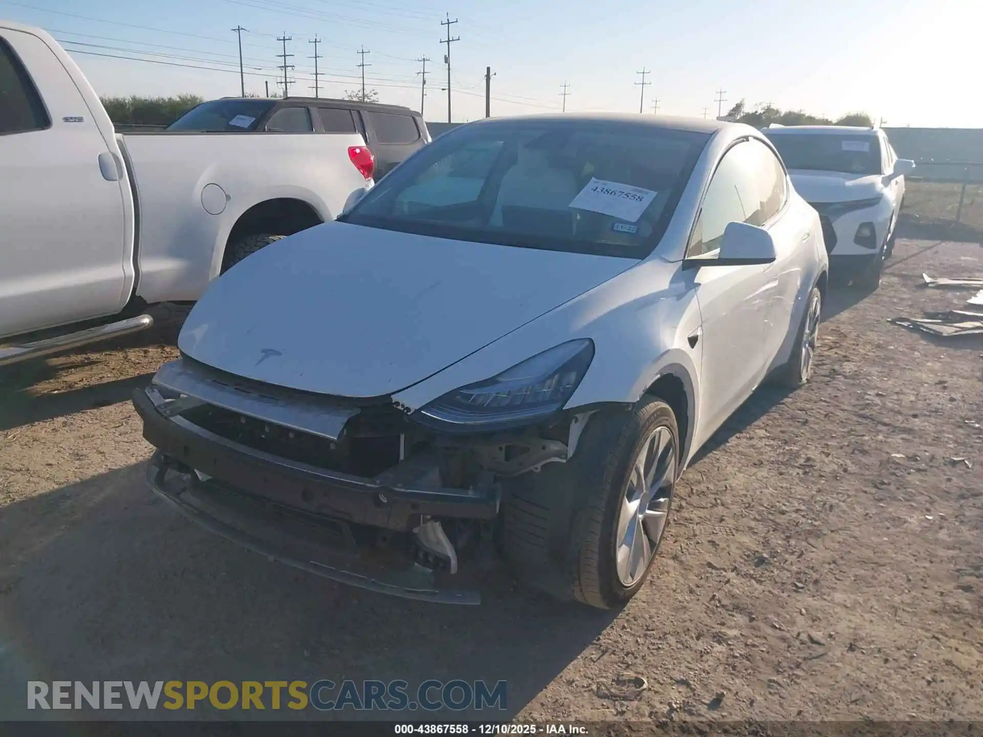 2 Photograph of a damaged car 5YJYGDEE0MF305337 TESLA MODEL Y 2021