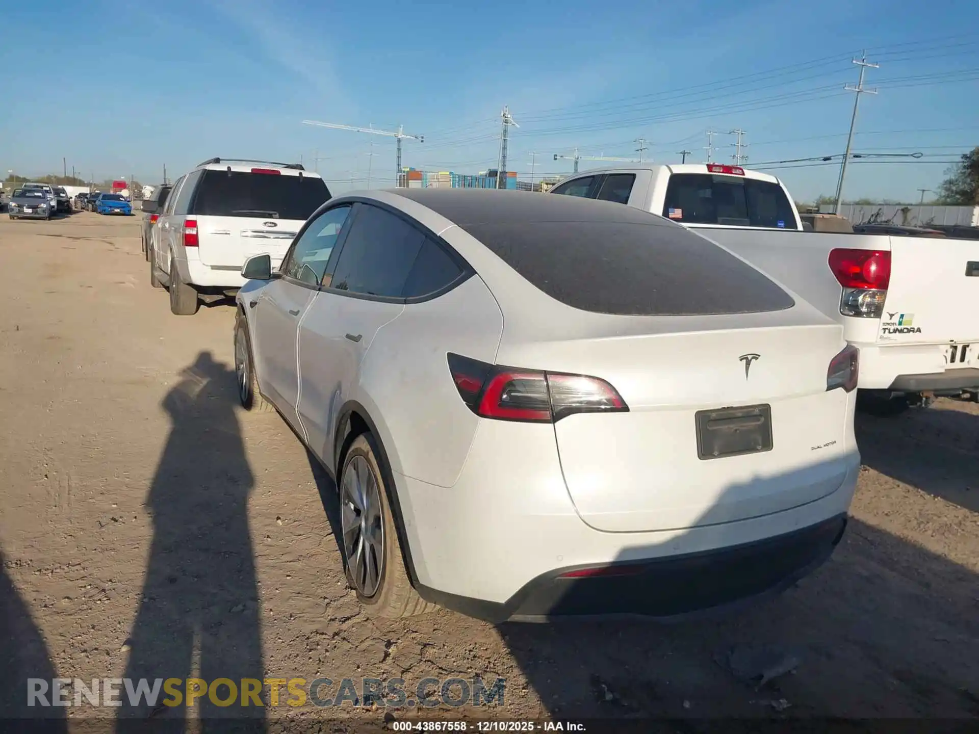 3 Photograph of a damaged car 5YJYGDEE0MF305337 TESLA MODEL Y 2021