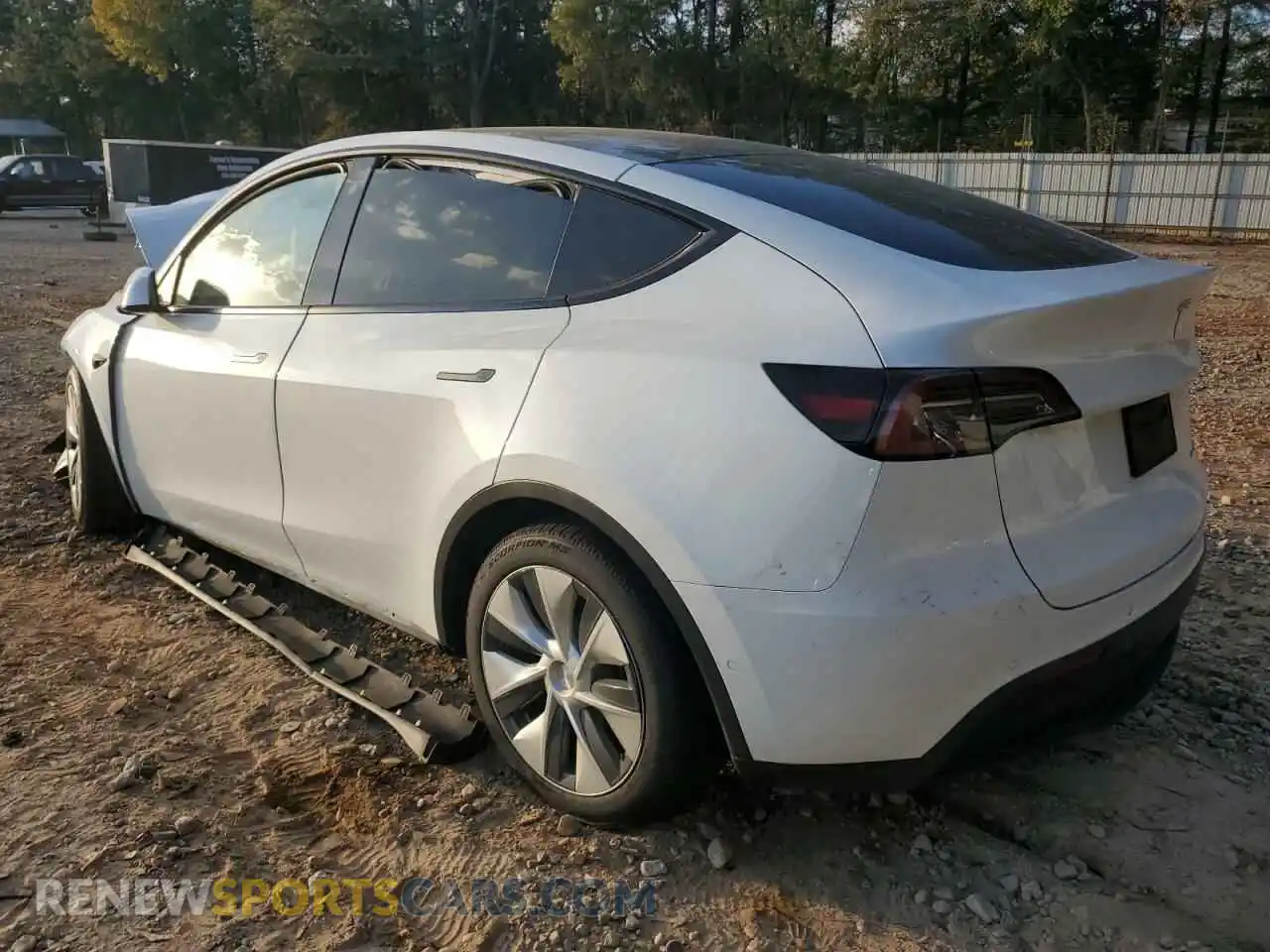 2 Photograph of a damaged car 5YJYGDEE0MF305418 TESLA MODEL Y 2021