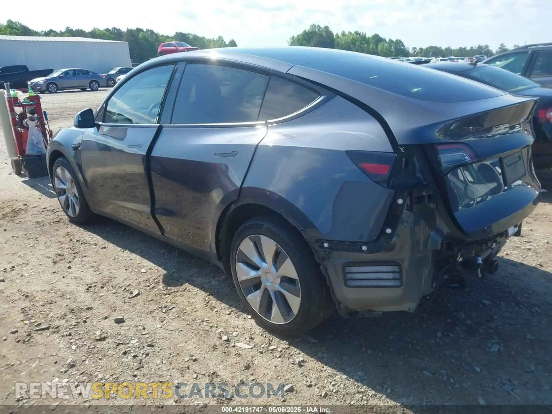 3 Photograph of a damaged car 5YJYGDEE1MF077350 TESLA MODEL Y 2021