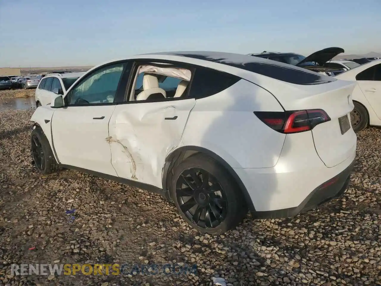 2 Photograph of a damaged car 5YJYGDEE1MF100366 TESLA MODEL Y 2021