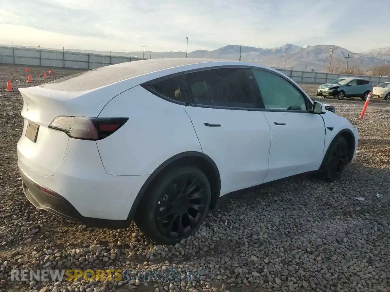 3 Photograph of a damaged car 5YJYGDEE1MF100366 TESLA MODEL Y 2021