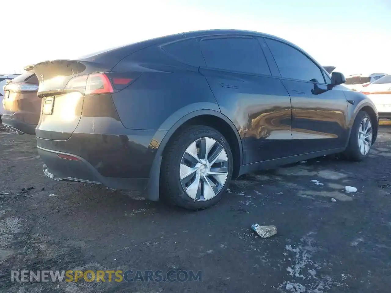 3 Photograph of a damaged car 5YJYGDEE1MF116969 TESLA MODEL Y 2021