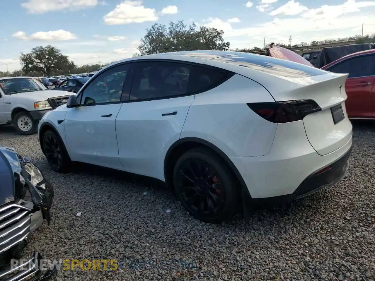 2 Photograph of a damaged car 5YJYGDEE1MF183684 TESLA MODEL Y 2021