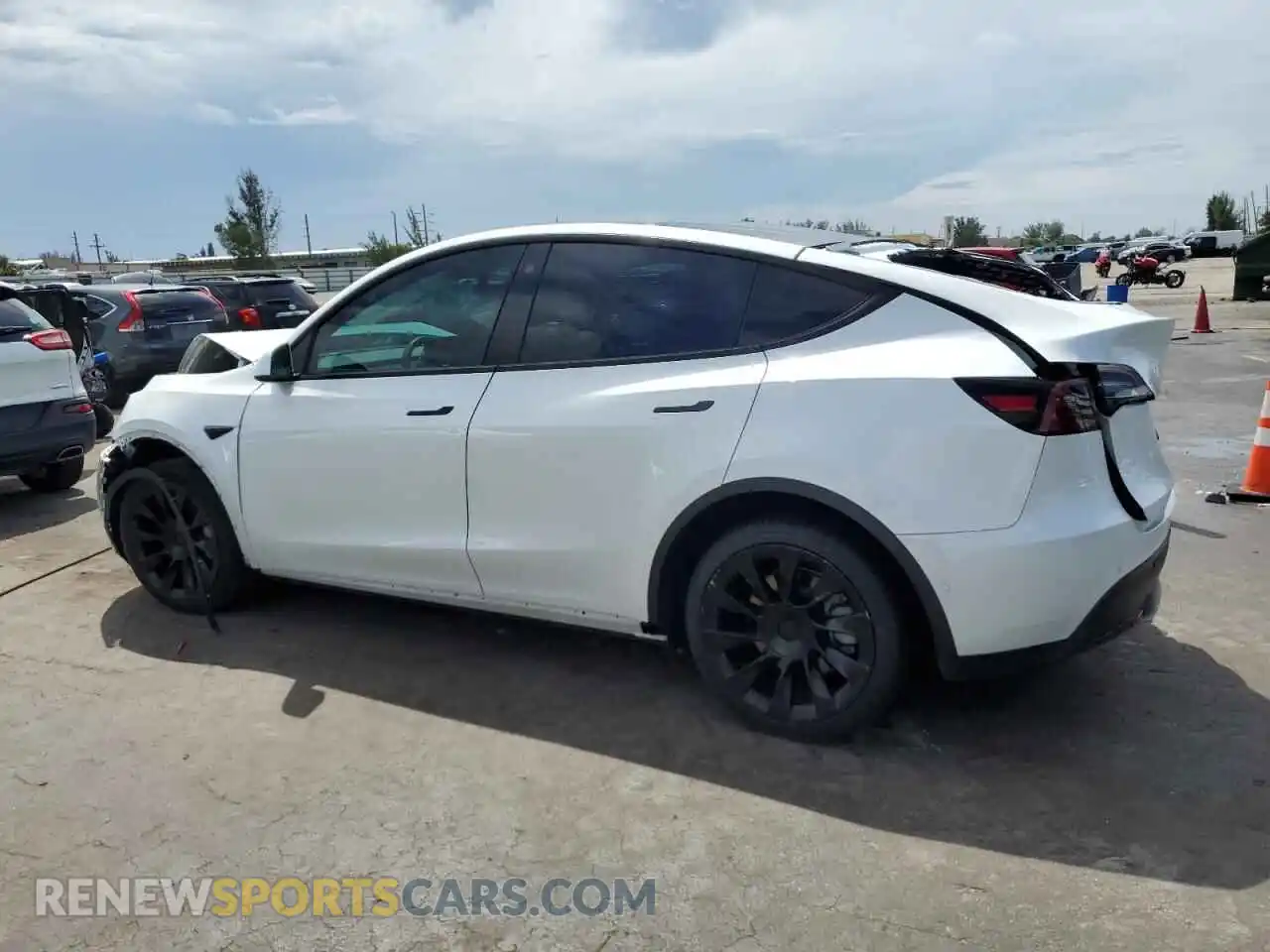 2 fotografías del automóvil dañado 5YJYGDEE1MF190750 TESLA MODEL Y 2021
