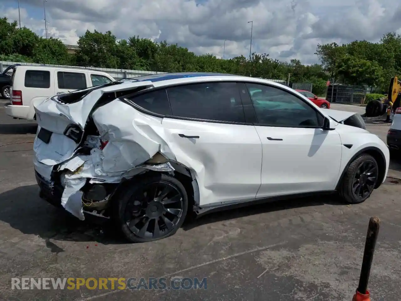 3 fotografías del automóvil dañado 5YJYGDEE1MF190750 TESLA MODEL Y 2021