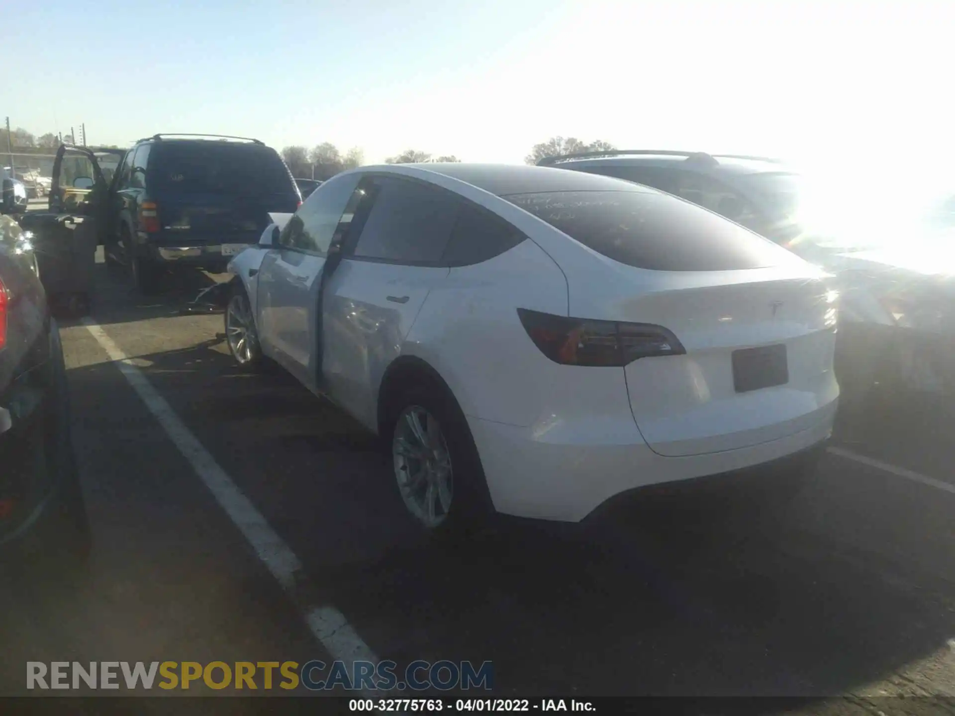 3 Photograph of a damaged car 5YJYGDEE1MF200256 TESLA MODEL Y 2021