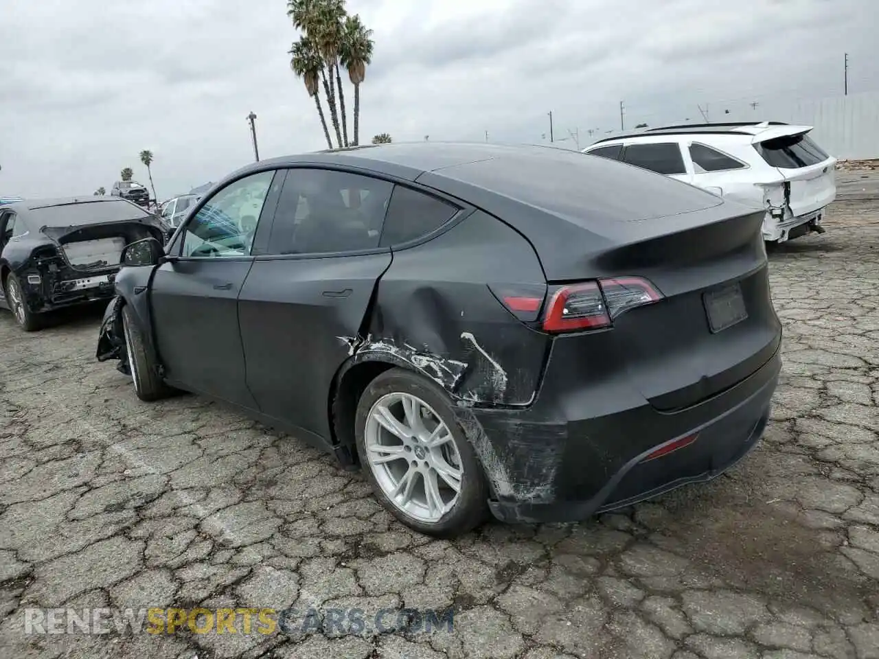 2 Photograph of a damaged car 5YJYGDEE1MF216120 TESLA MODEL Y 2021