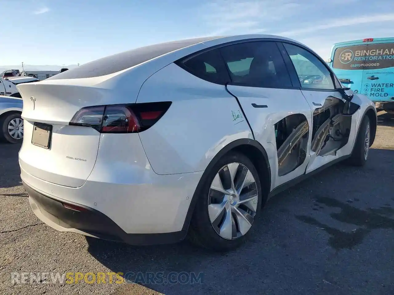 3 Photograph of a damaged car 5YJYGDEE1MF216375 TESLA MODEL Y 2021