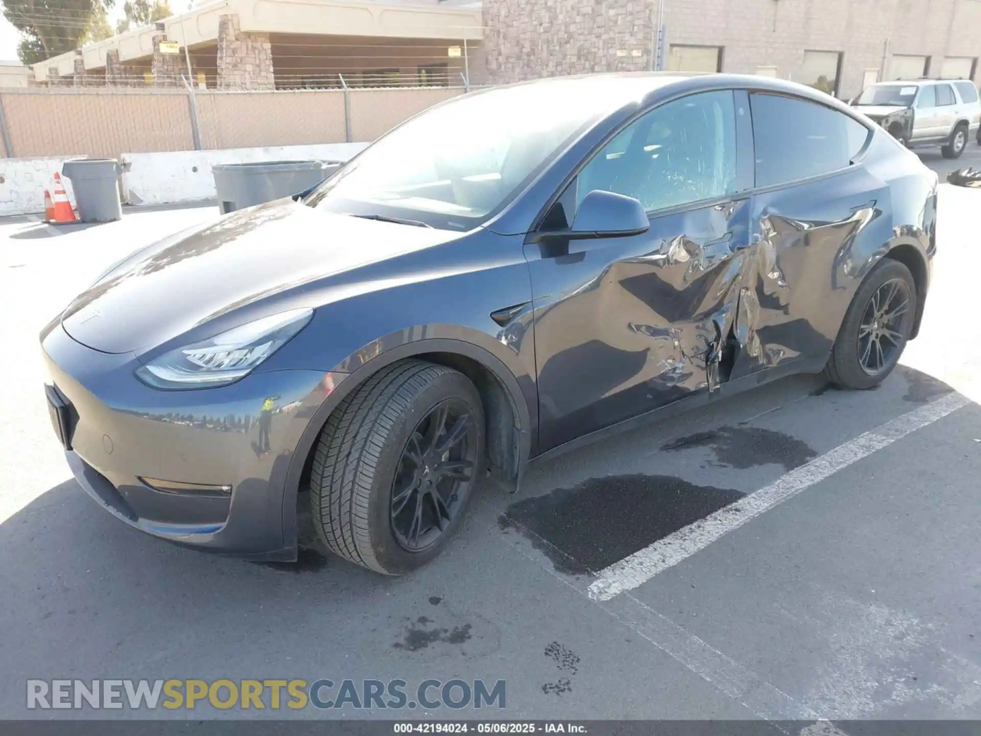 2 Photograph of a damaged car 5YJYGDEE1MF273420 TESLA MODEL Y 2021