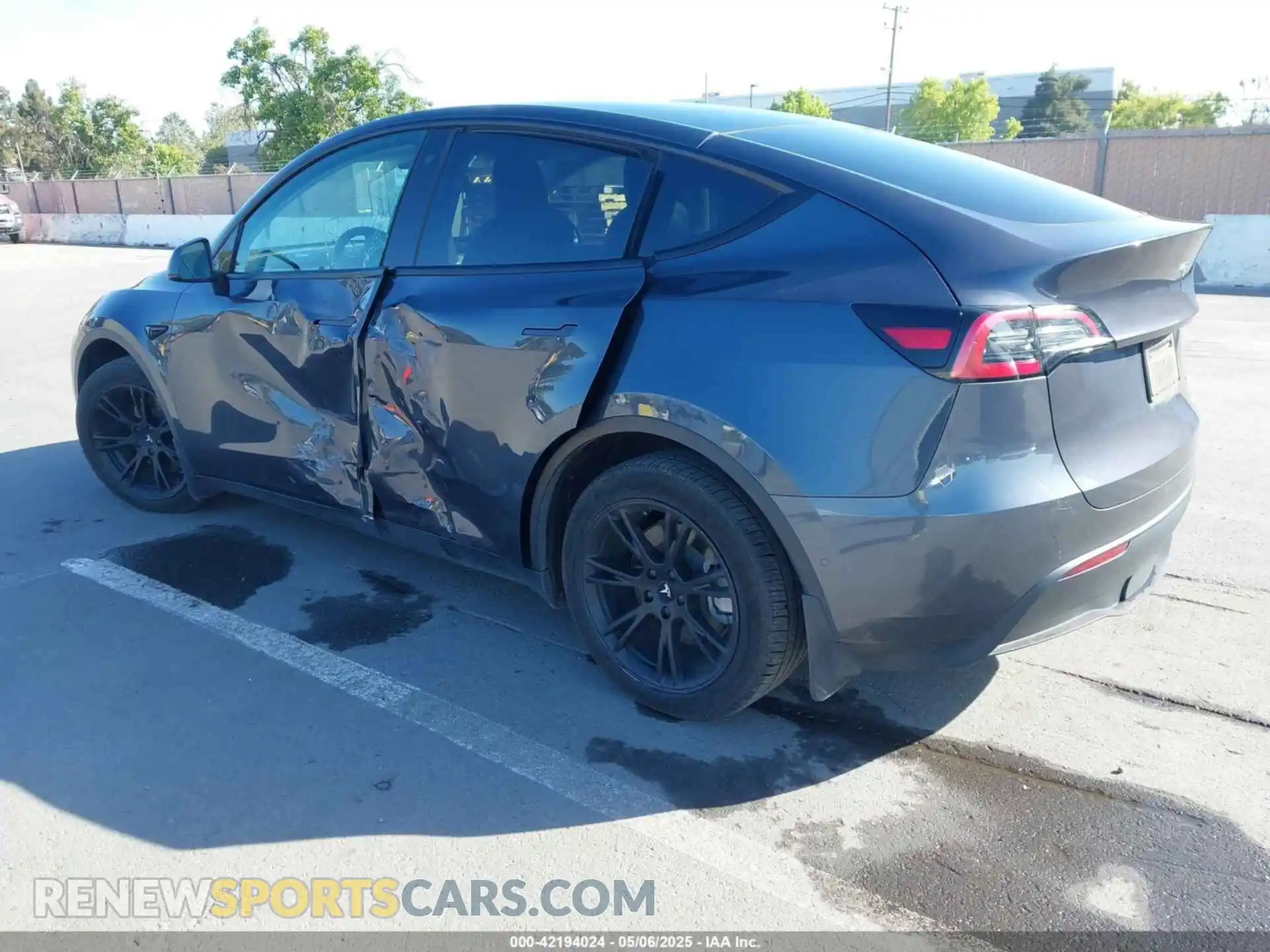 3 Photograph of a damaged car 5YJYGDEE1MF273420 TESLA MODEL Y 2021
