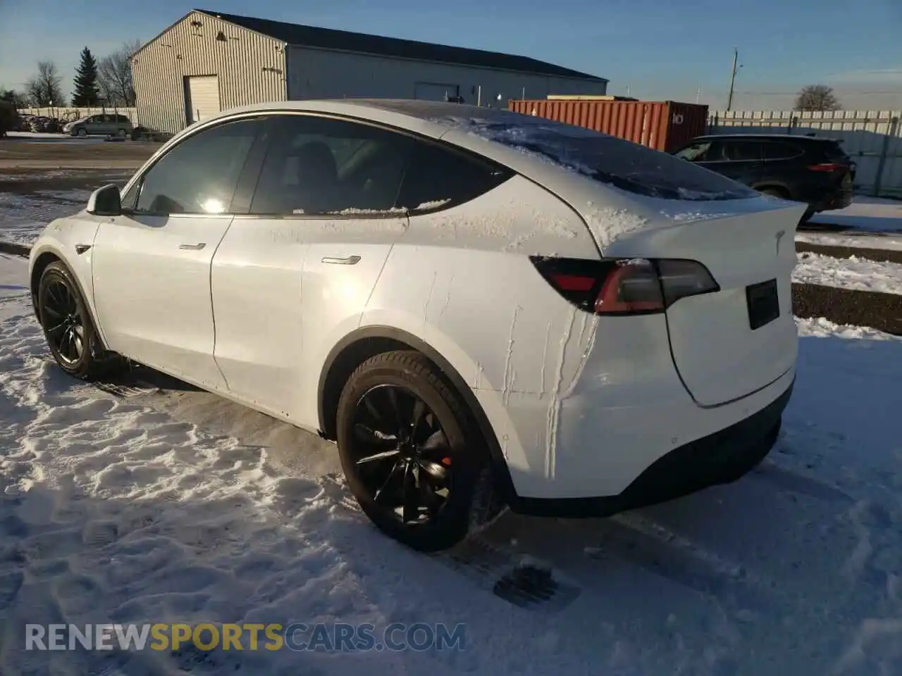 2 fotografías del automóvil dañado 5YJYGDEE2MF061741 TESLA MODEL Y 2021