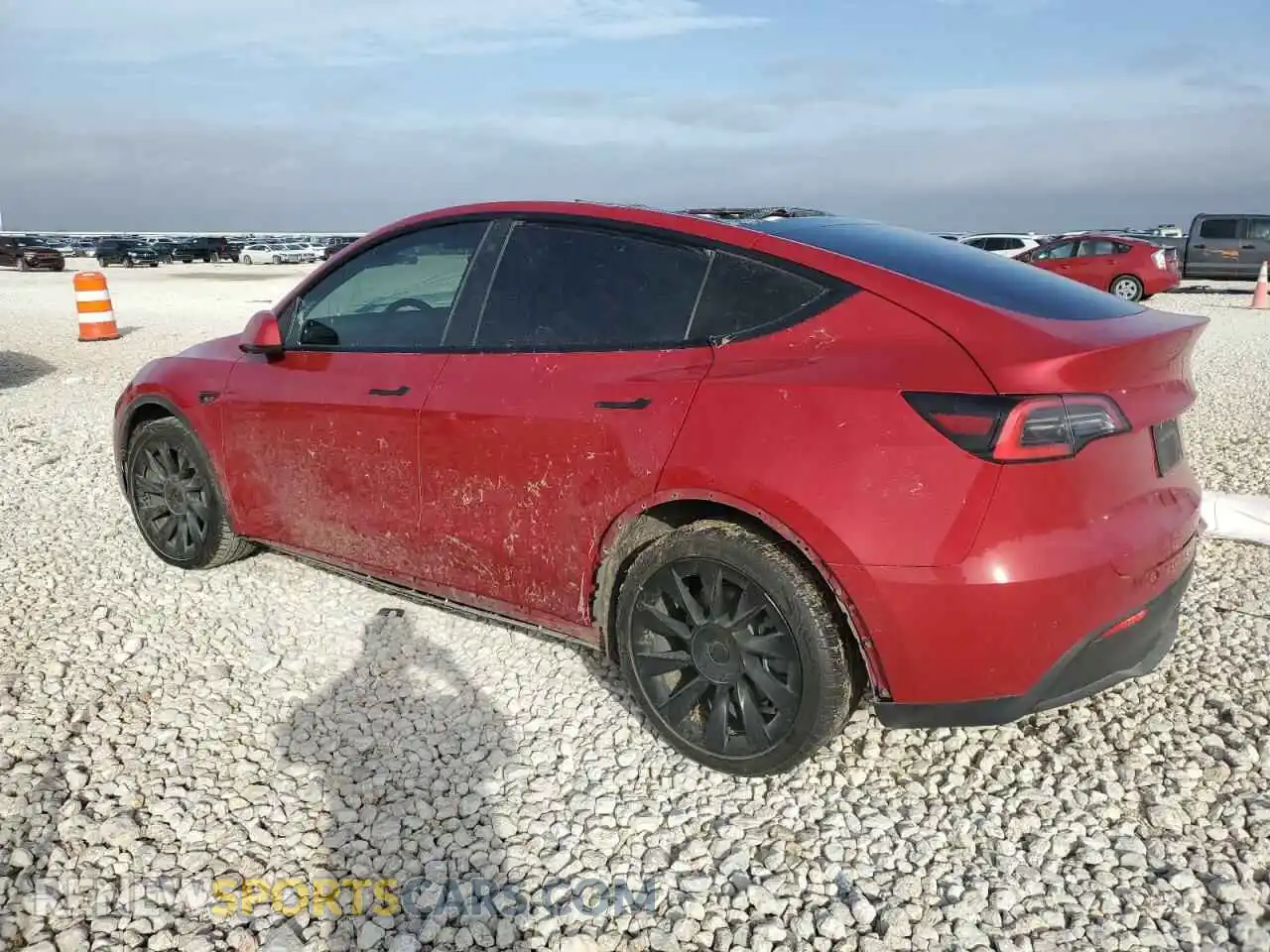2 fotografías del automóvil dañado 5YJYGDEE2MF084243 TESLA MODEL Y 2021