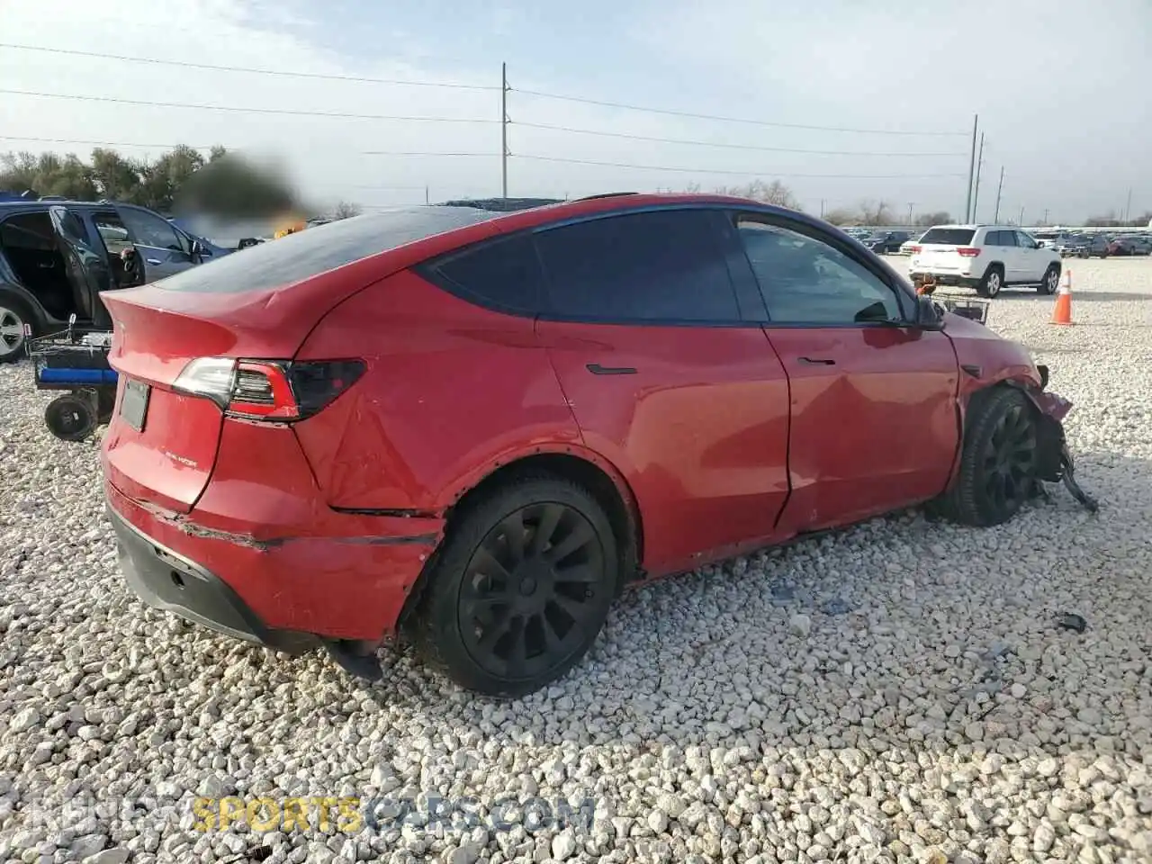 3 fotografías del automóvil dañado 5YJYGDEE2MF084243 TESLA MODEL Y 2021
