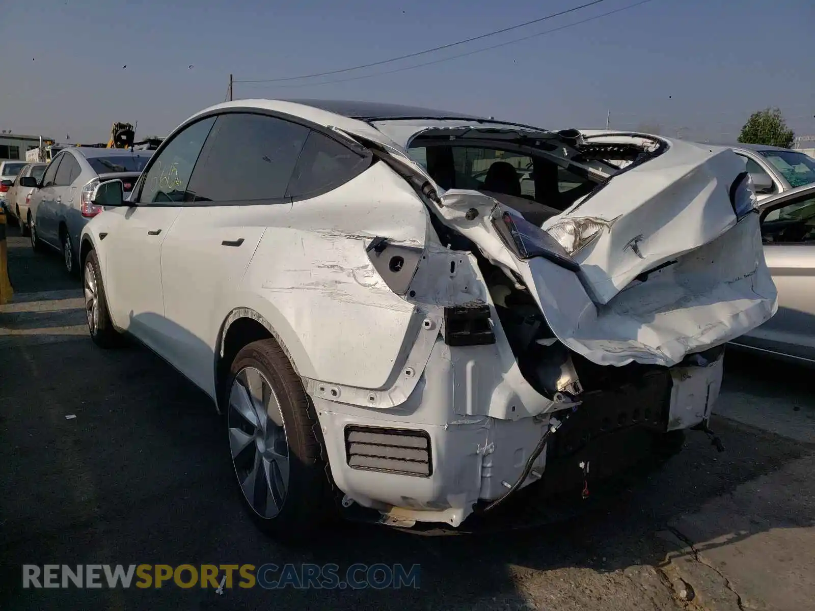 3 fotografías del automóvil dañado 5YJYGDEE2MF095002 TESLA MODEL Y 2021