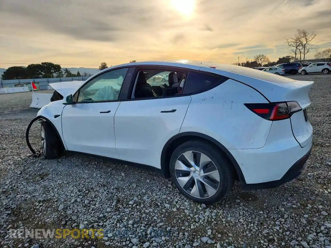 2 Photograph of a damaged car 5YJYGDEE2MF096683 TESLA MODEL Y 2021