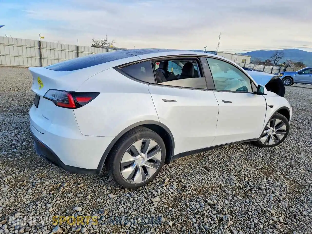 3 Photograph of a damaged car 5YJYGDEE2MF096683 TESLA MODEL Y 2021