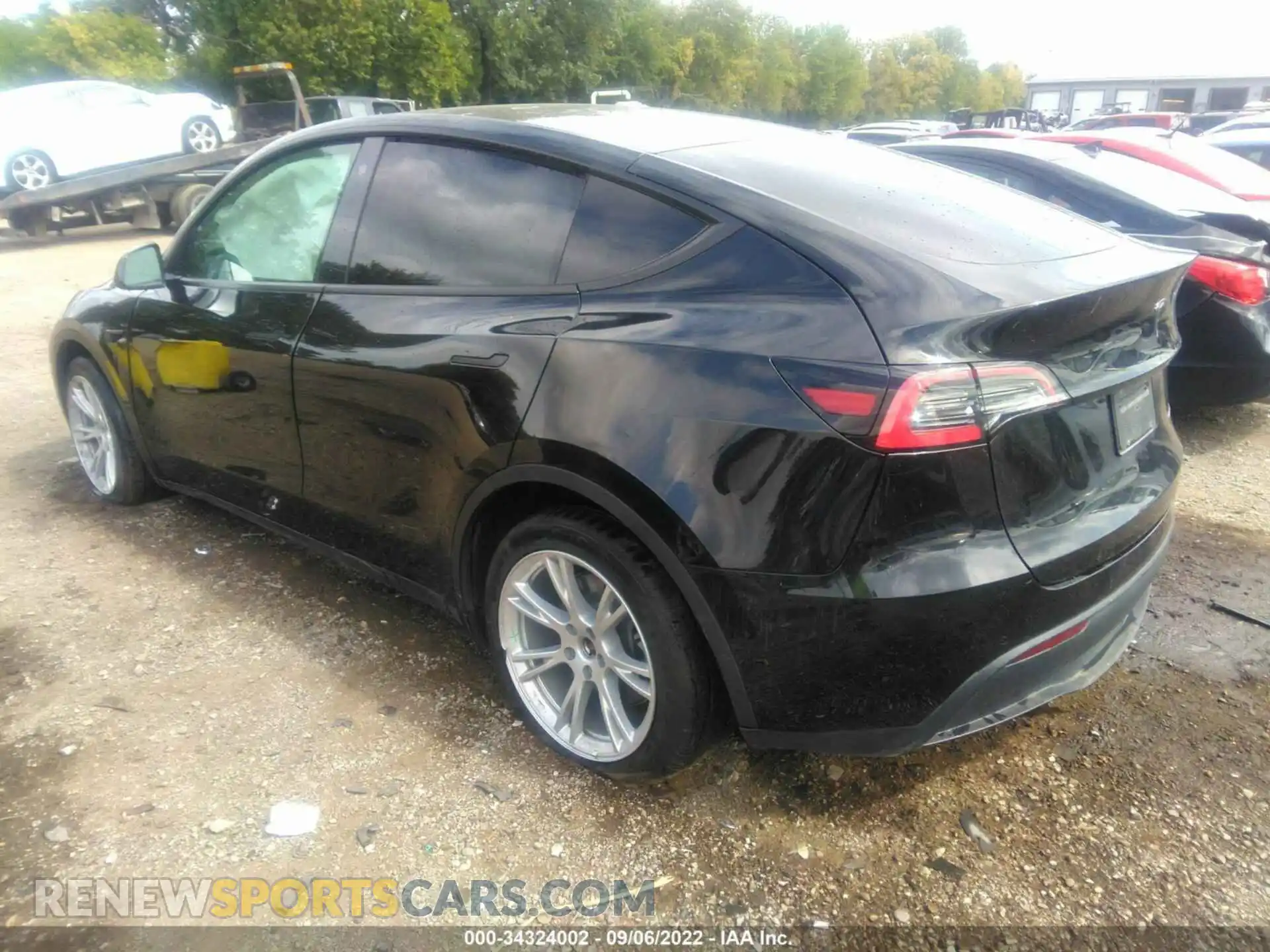 3 Photograph of a damaged car 5YJYGDEE2MF108475 TESLA MODEL Y 2021