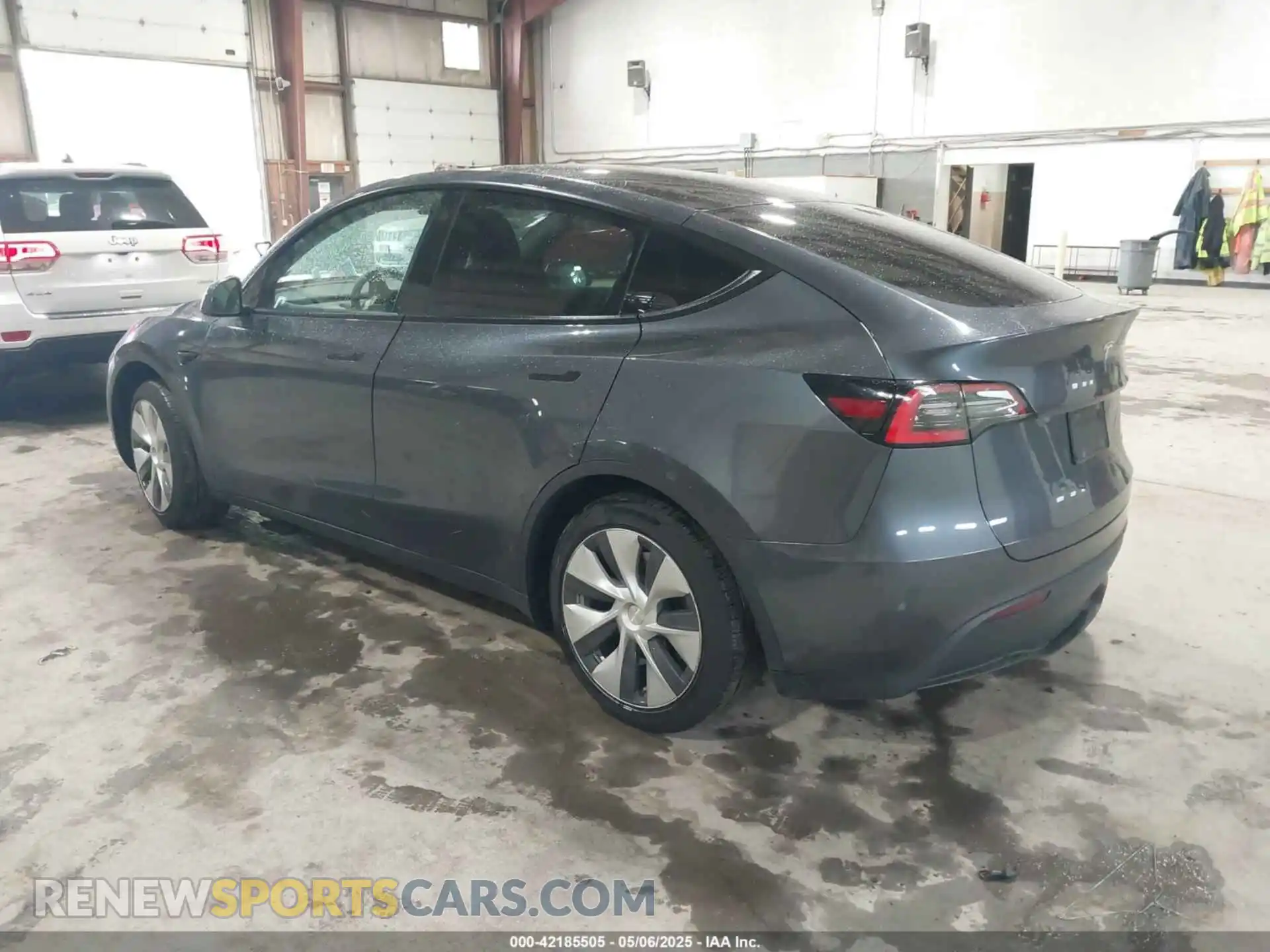 3 Photograph of a damaged car 5YJYGDEE2MF121792 TESLA MODEL Y 2021