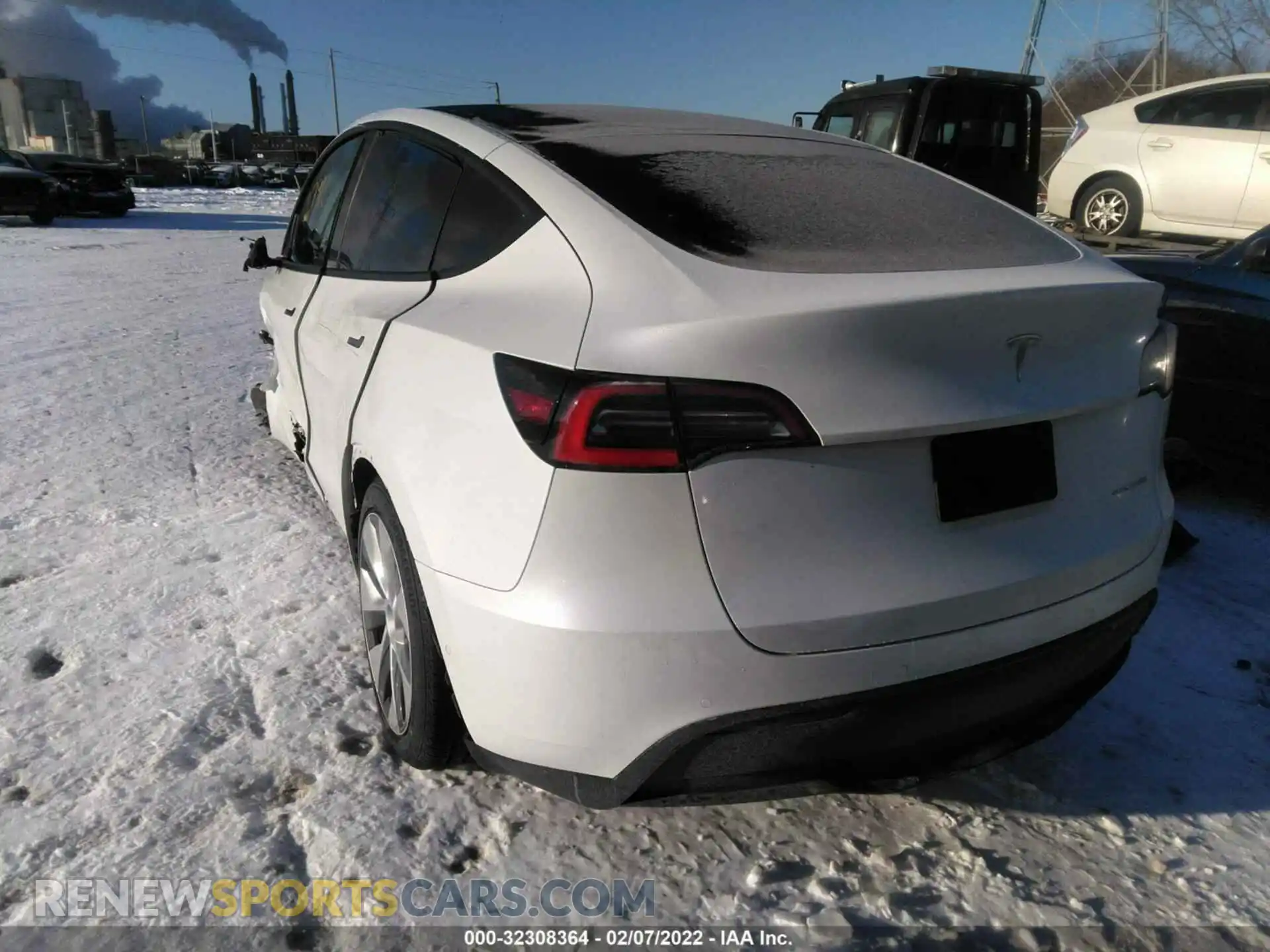 3 Photograph of a damaged car 5YJYGDEE2MF125003 TESLA MODEL Y 2021