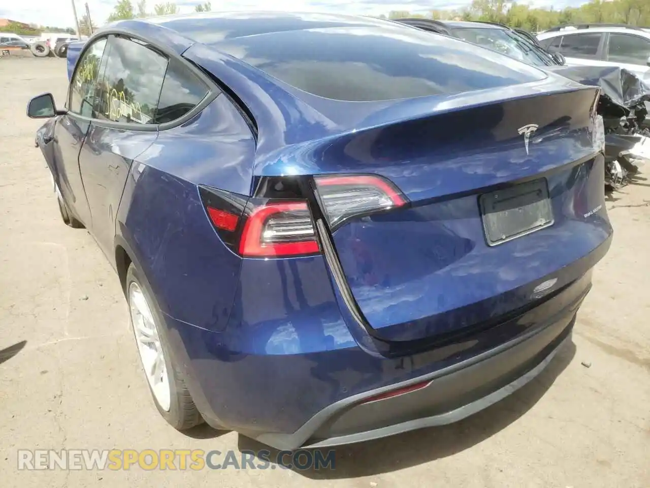3 Photograph of a damaged car 5YJYGDEE2MF131156 TESLA MODEL Y 2021