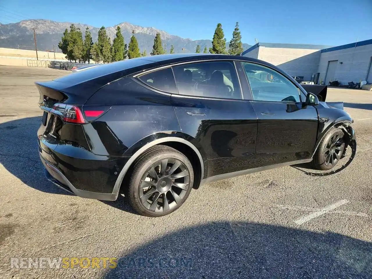 3 Photograph of a damaged car 5YJYGDEE2MF138897 TESLA MODEL Y 2021