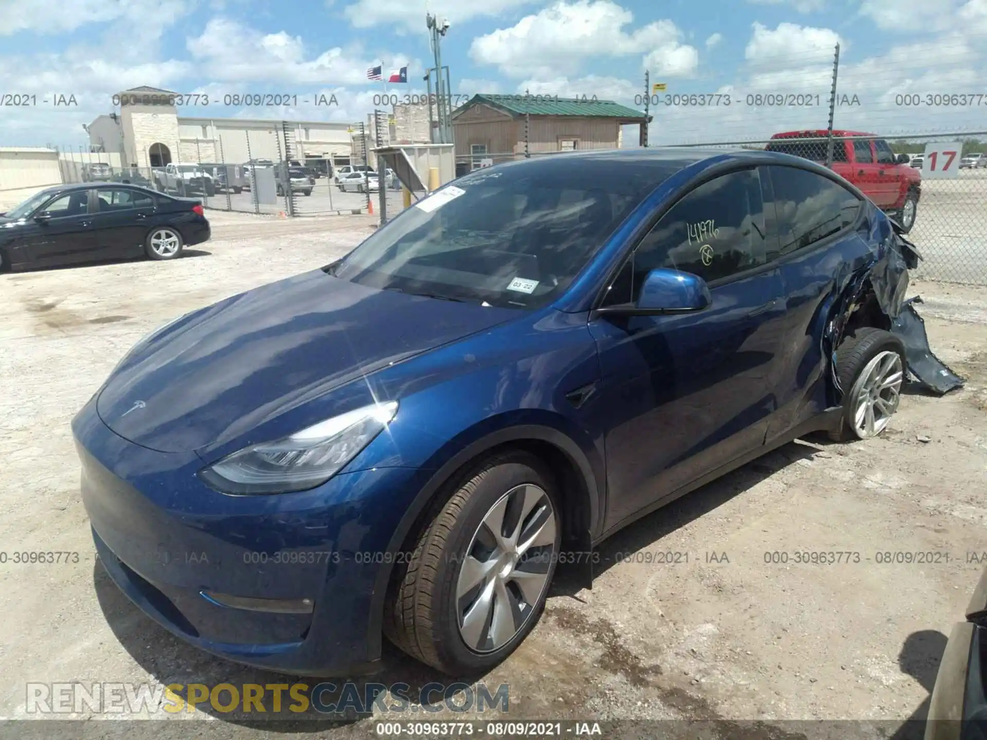 2 fotografías del automóvil dañado 5YJYGDEE2MF141976 TESLA MODEL Y 2021