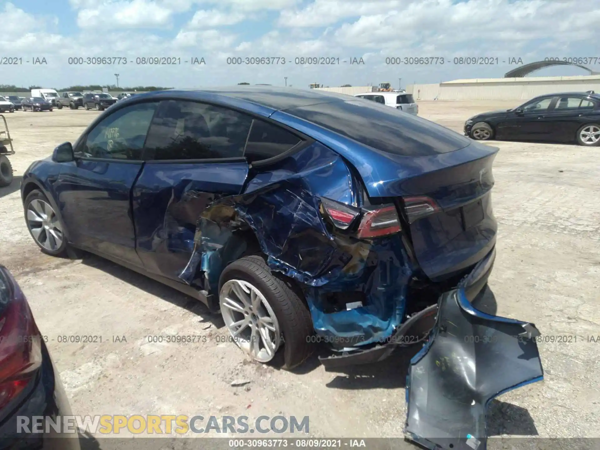 3 fotografías del automóvil dañado 5YJYGDEE2MF141976 TESLA MODEL Y 2021