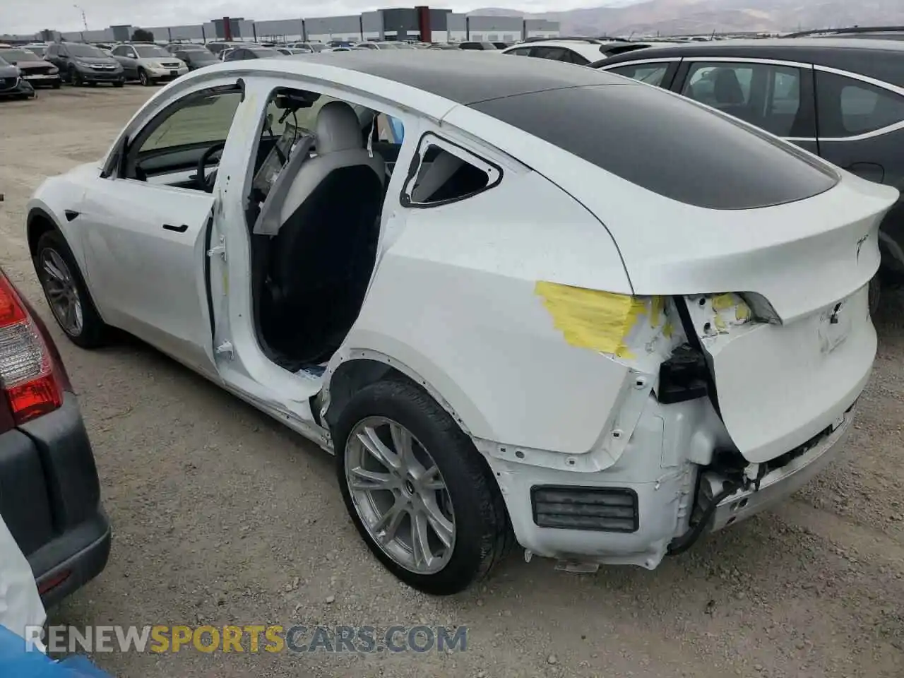2 Photograph of a damaged car 5YJYGDEE2MF158289 TESLA MODEL Y 2021