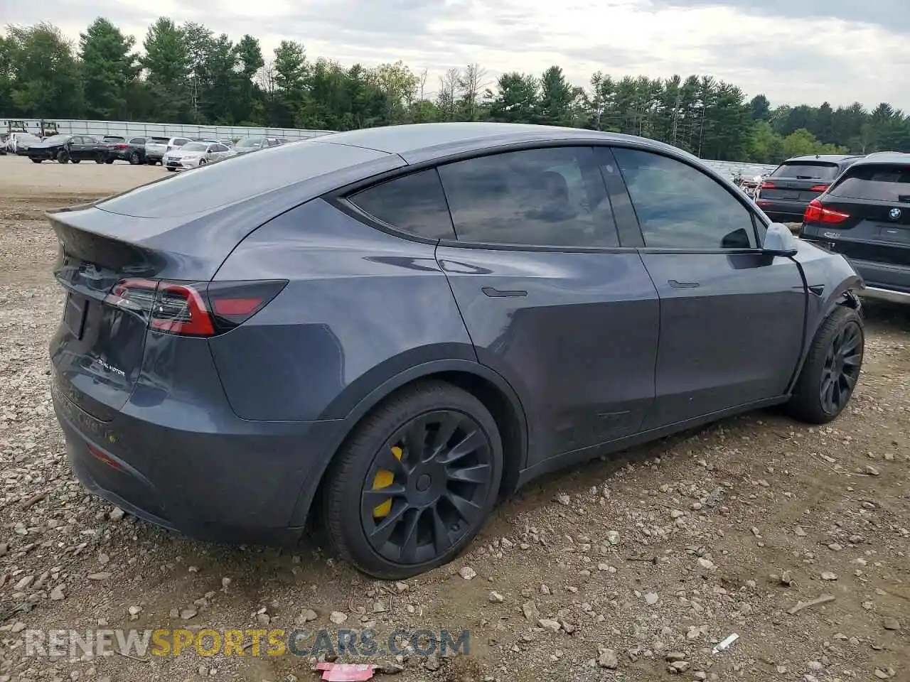 3 Photograph of a damaged car 5YJYGDEE2MF173813 TESLA MODEL Y 2021