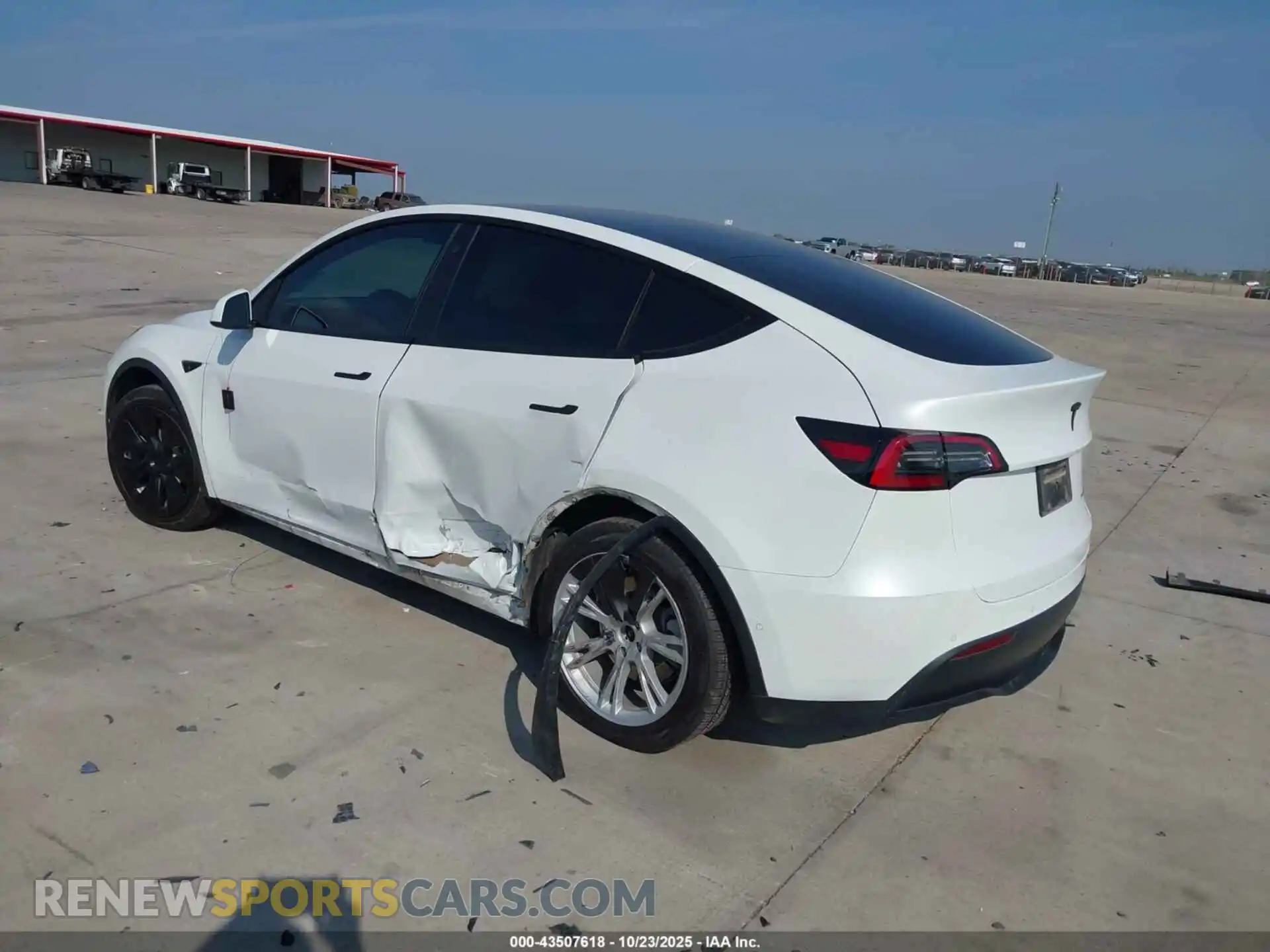 3 Photograph of a damaged car 5YJYGDEE2MF174296 TESLA MODEL Y 2021