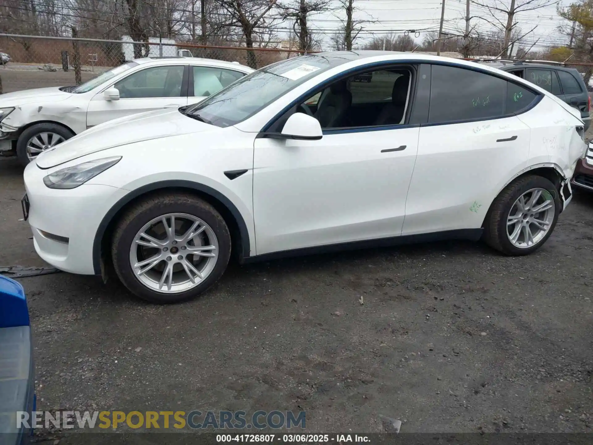 2 Photograph of a damaged car 5YJYGDEE2MF181054 TESLA MODEL Y 2021