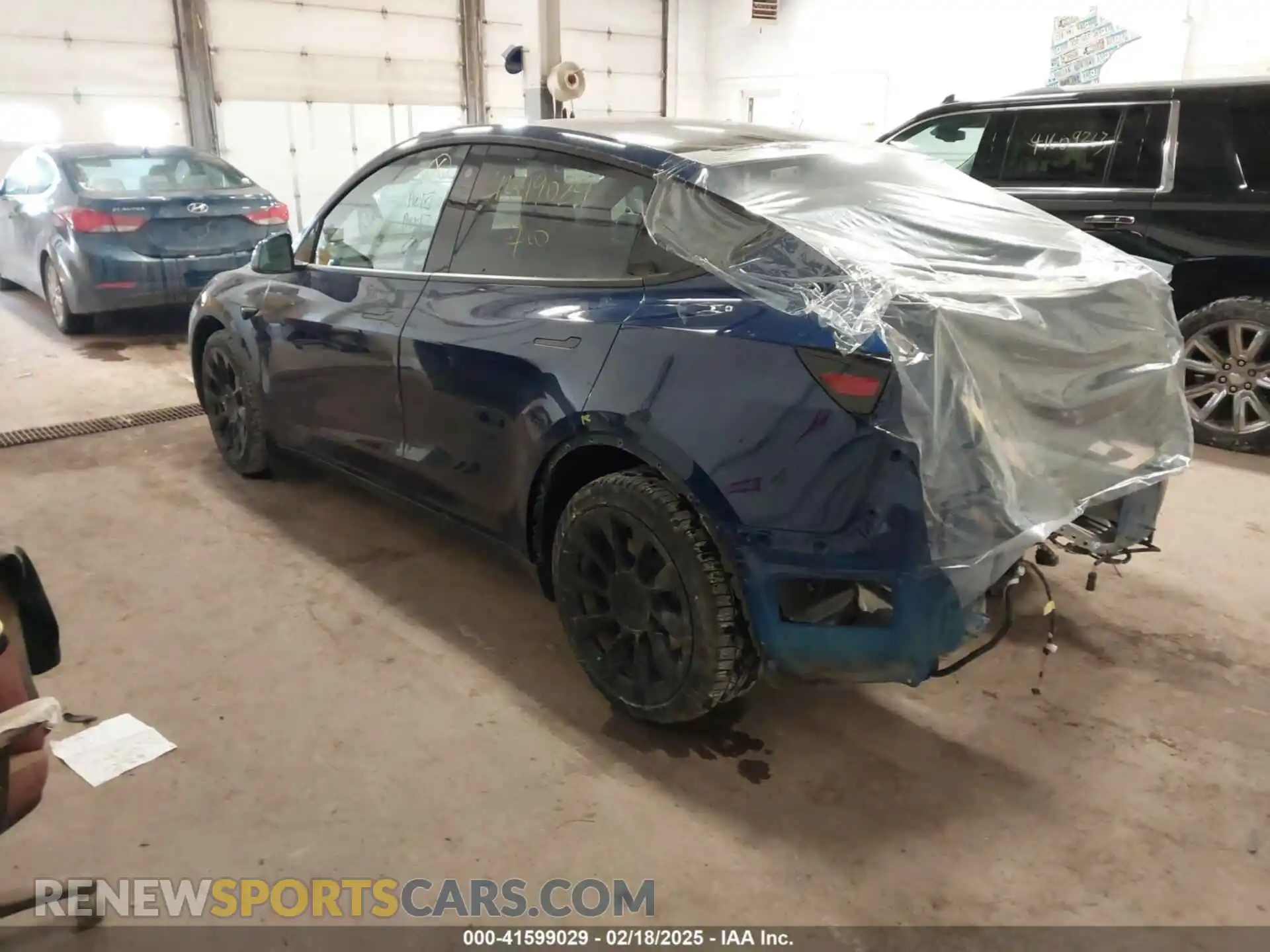 3 Photograph of a damaged car 5YJYGDEE2MF185945 TESLA MODEL Y 2021