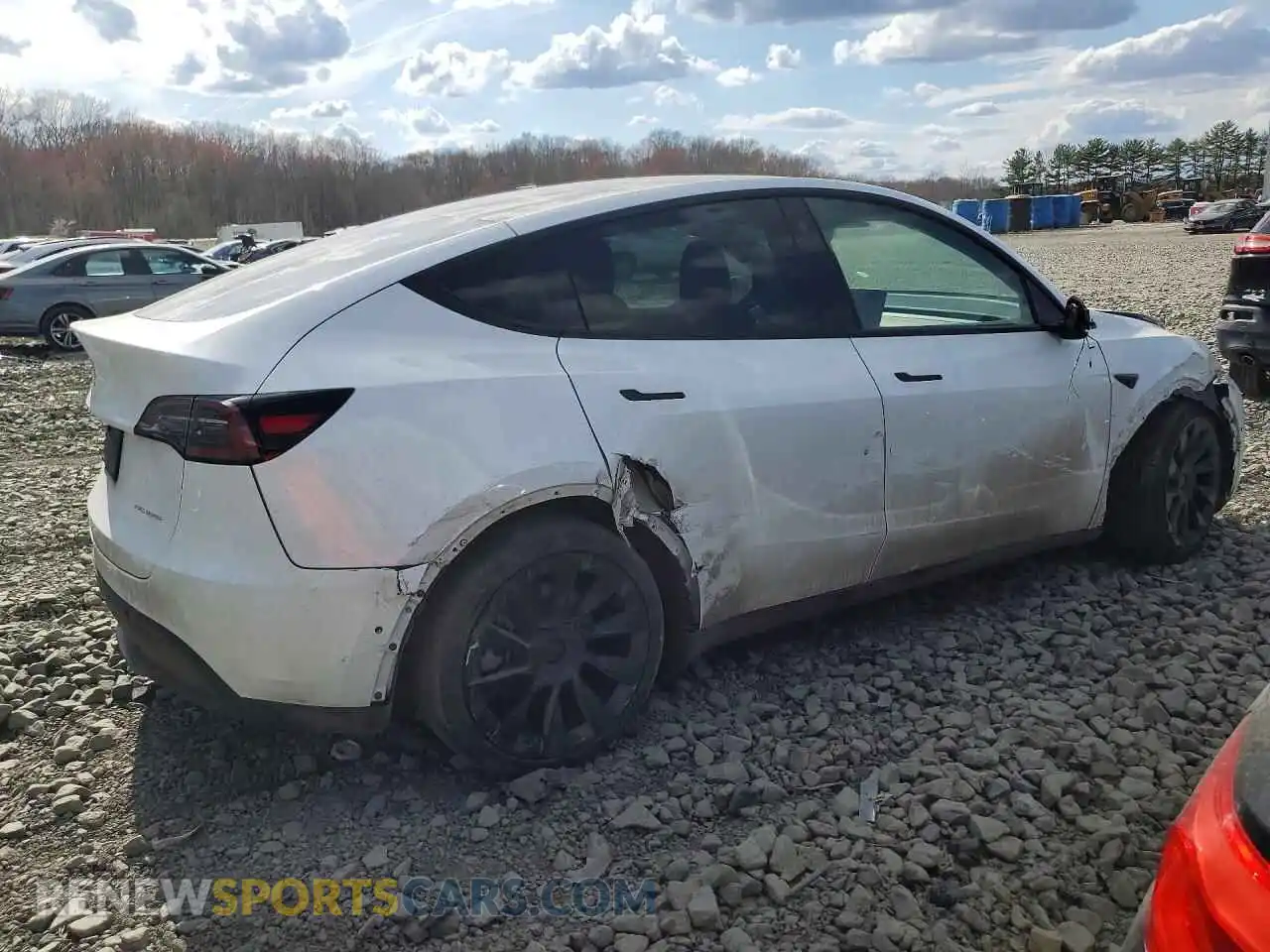 3 Photograph of a damaged car 5YJYGDEE2MF196508 TESLA MODEL Y 2021